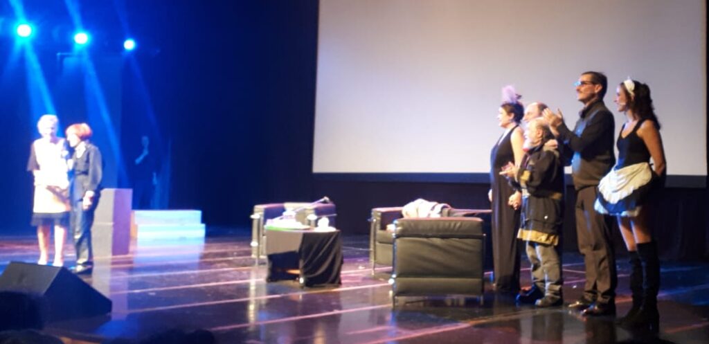 El agua y los puentes  ( Ionesco y Jelín en su laberinto)