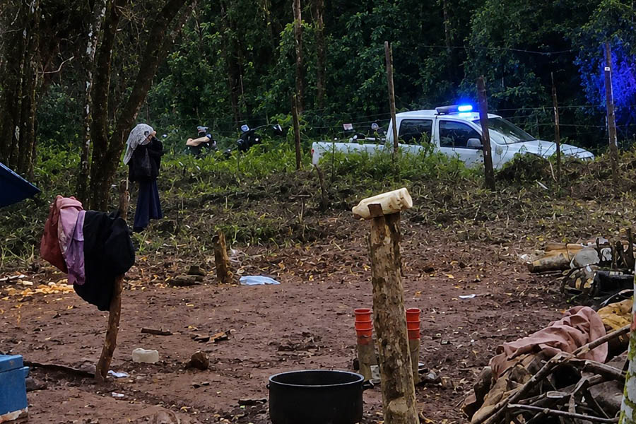 EL GOBIERNO DE MISIONES DESALOJÓ A PUENTE QUEMADO